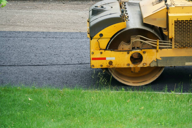 Best Concrete Driveway Installation  in Des Moines, IA